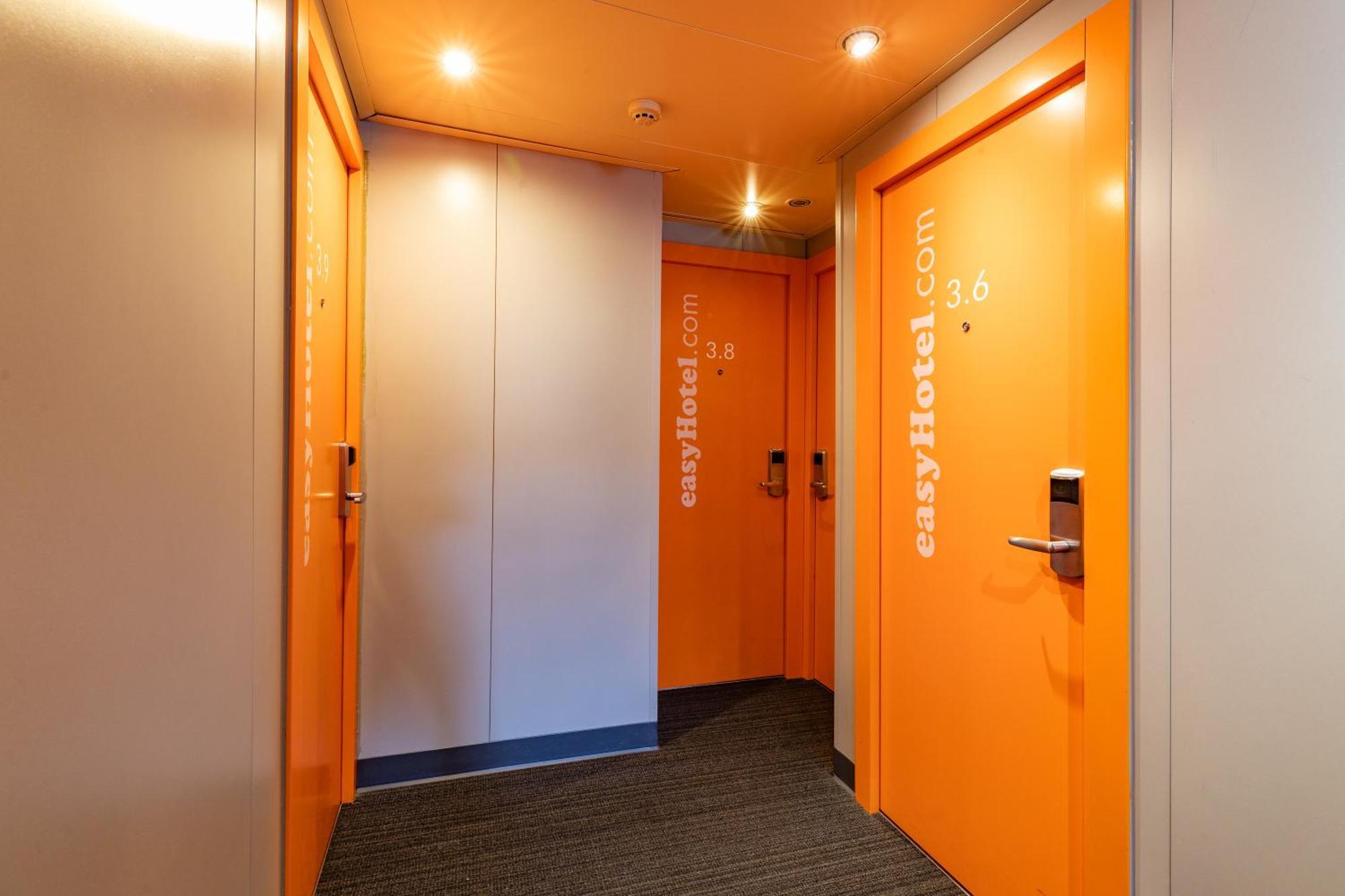 Easyhotel EDI Exteriér fotografie
