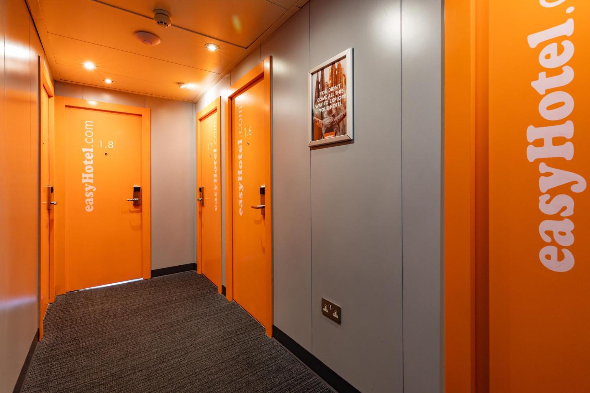 Easyhotel EDI Exteriér fotografie