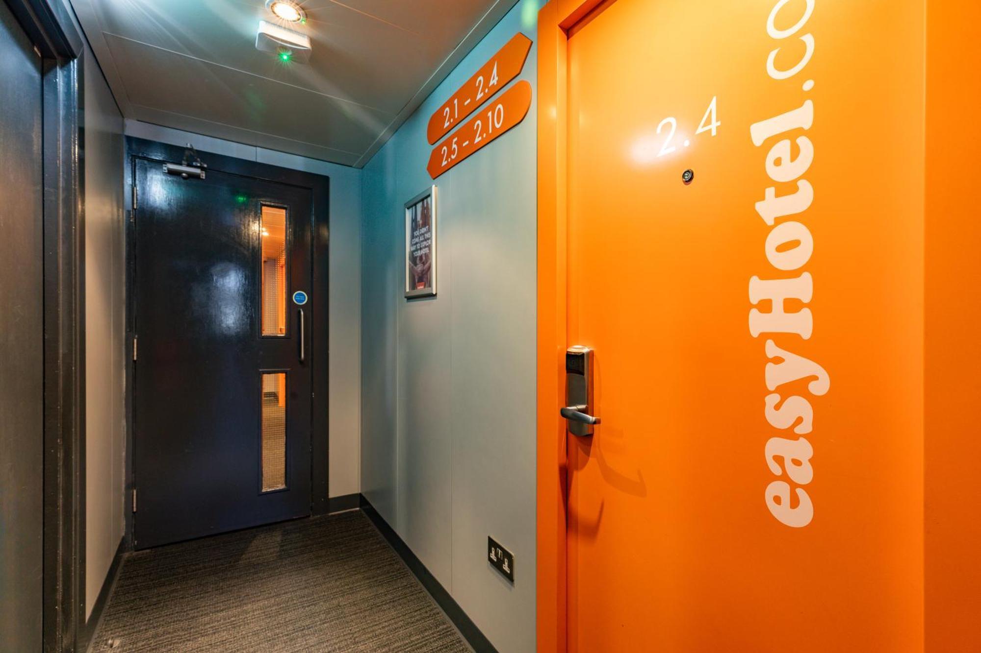 Easyhotel EDI Exteriér fotografie