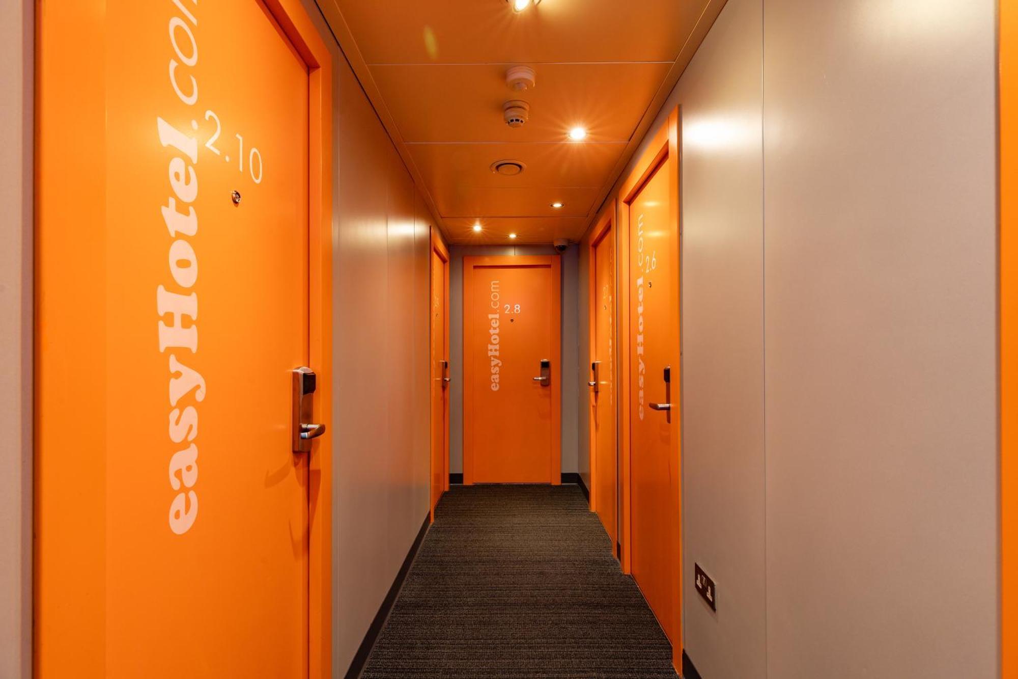 Easyhotel EDI Exteriér fotografie