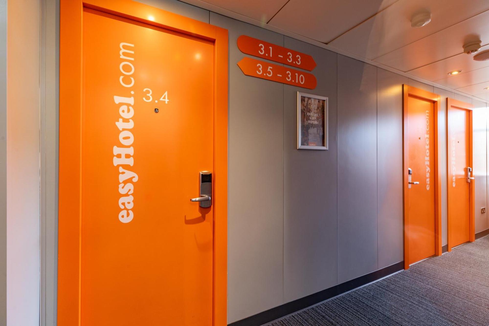 Easyhotel EDI Exteriér fotografie