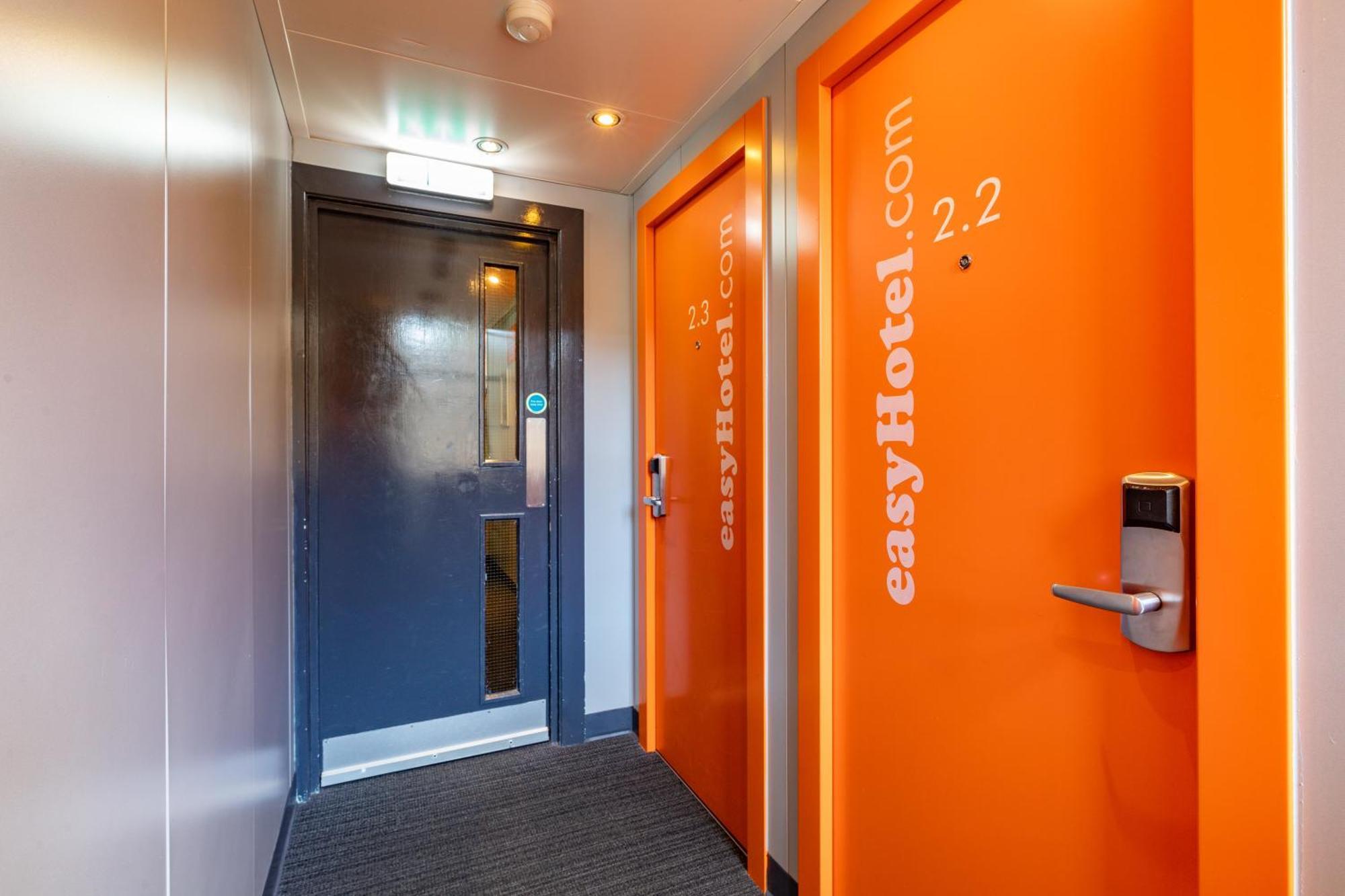 Easyhotel EDI Exteriér fotografie