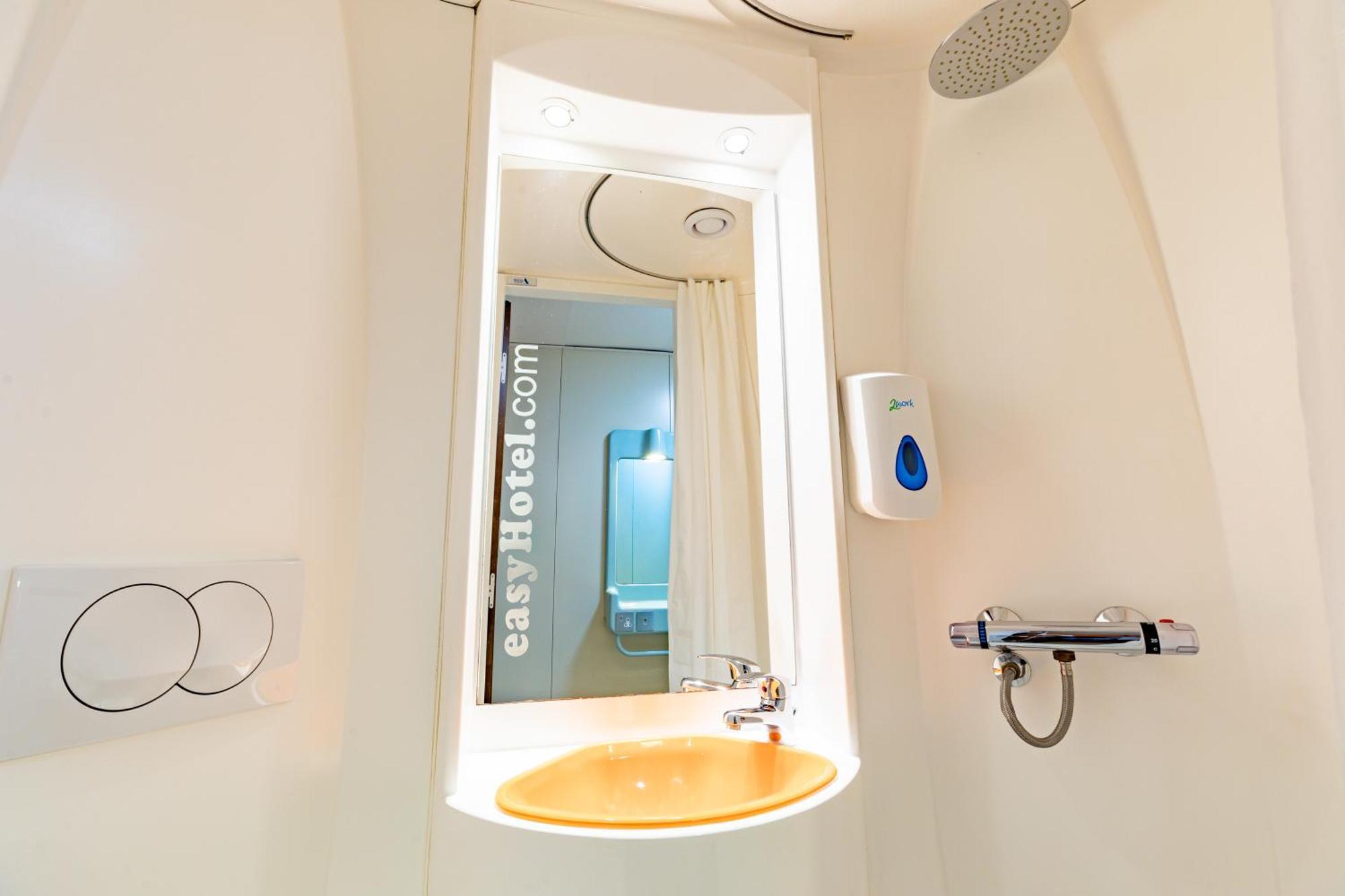 Easyhotel EDI Exteriér fotografie