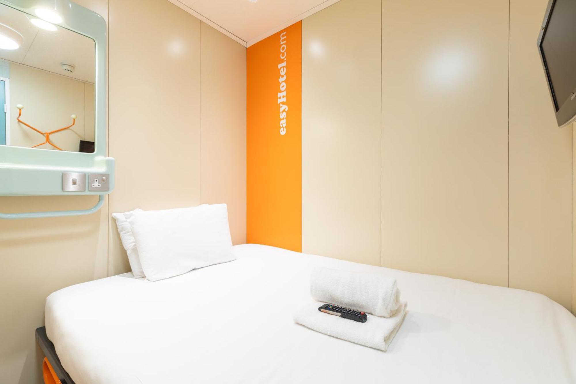 Easyhotel EDI Exteriér fotografie