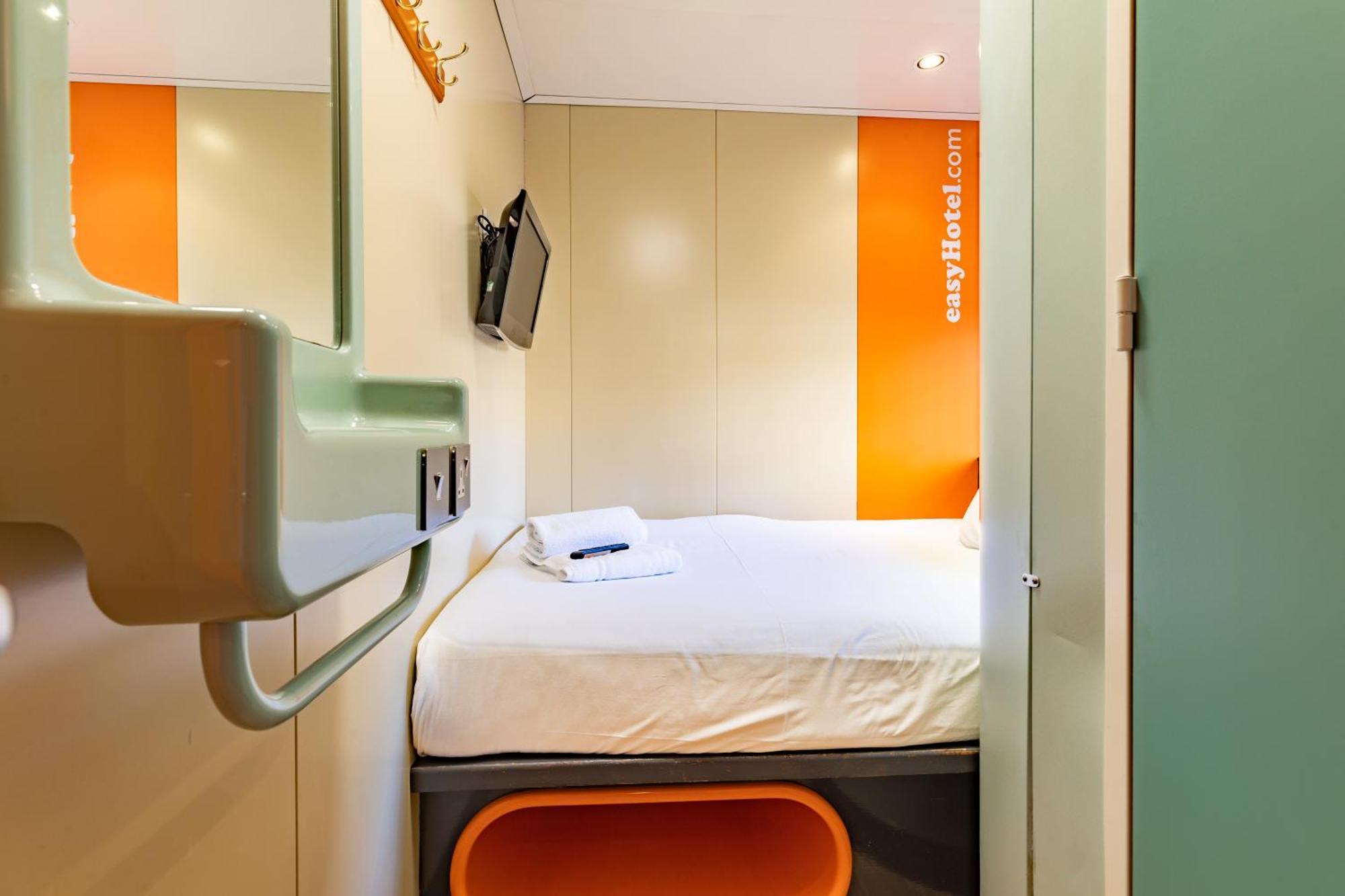 Easyhotel EDI Exteriér fotografie