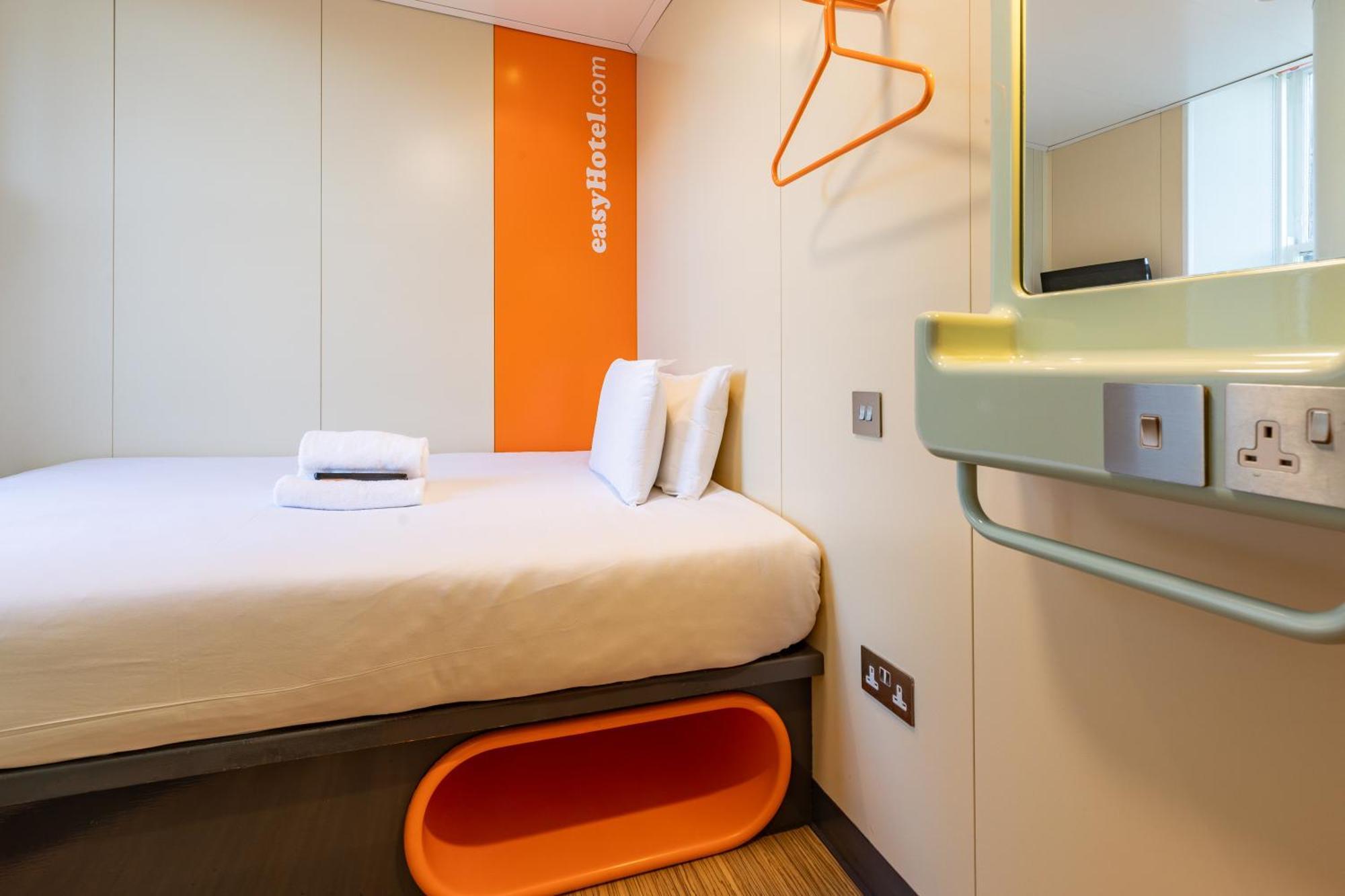 Easyhotel EDI Exteriér fotografie