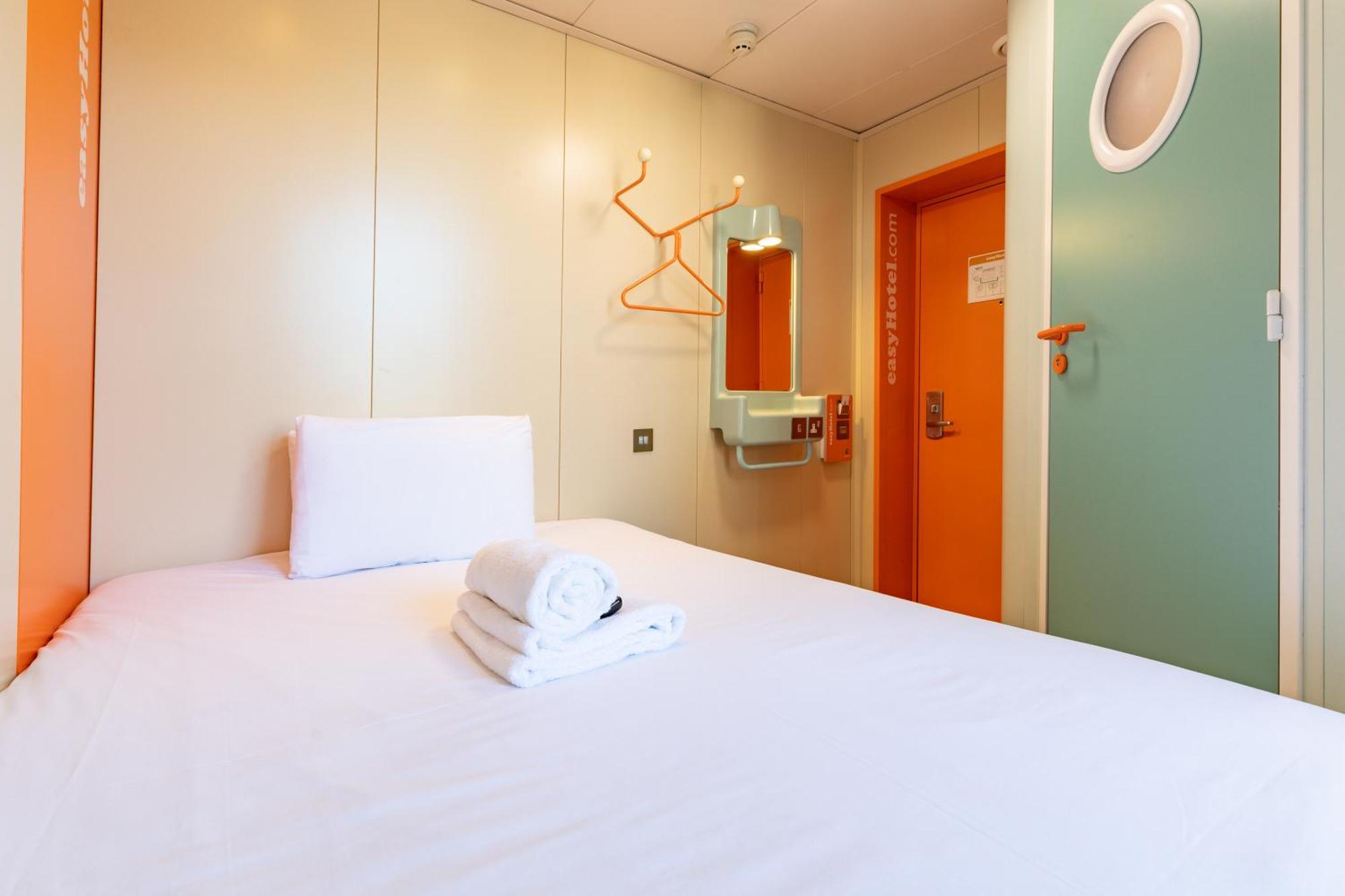 Easyhotel EDI Exteriér fotografie