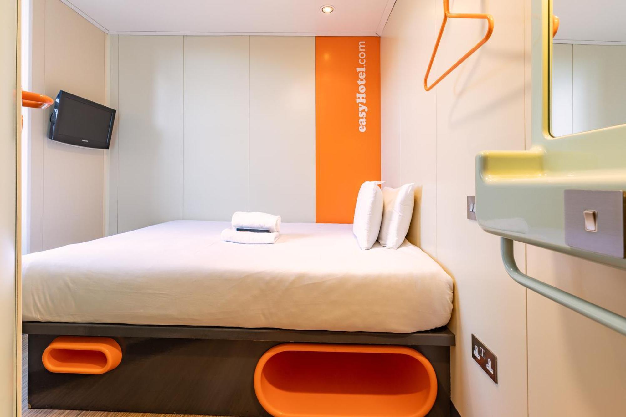 Easyhotel EDI Exteriér fotografie