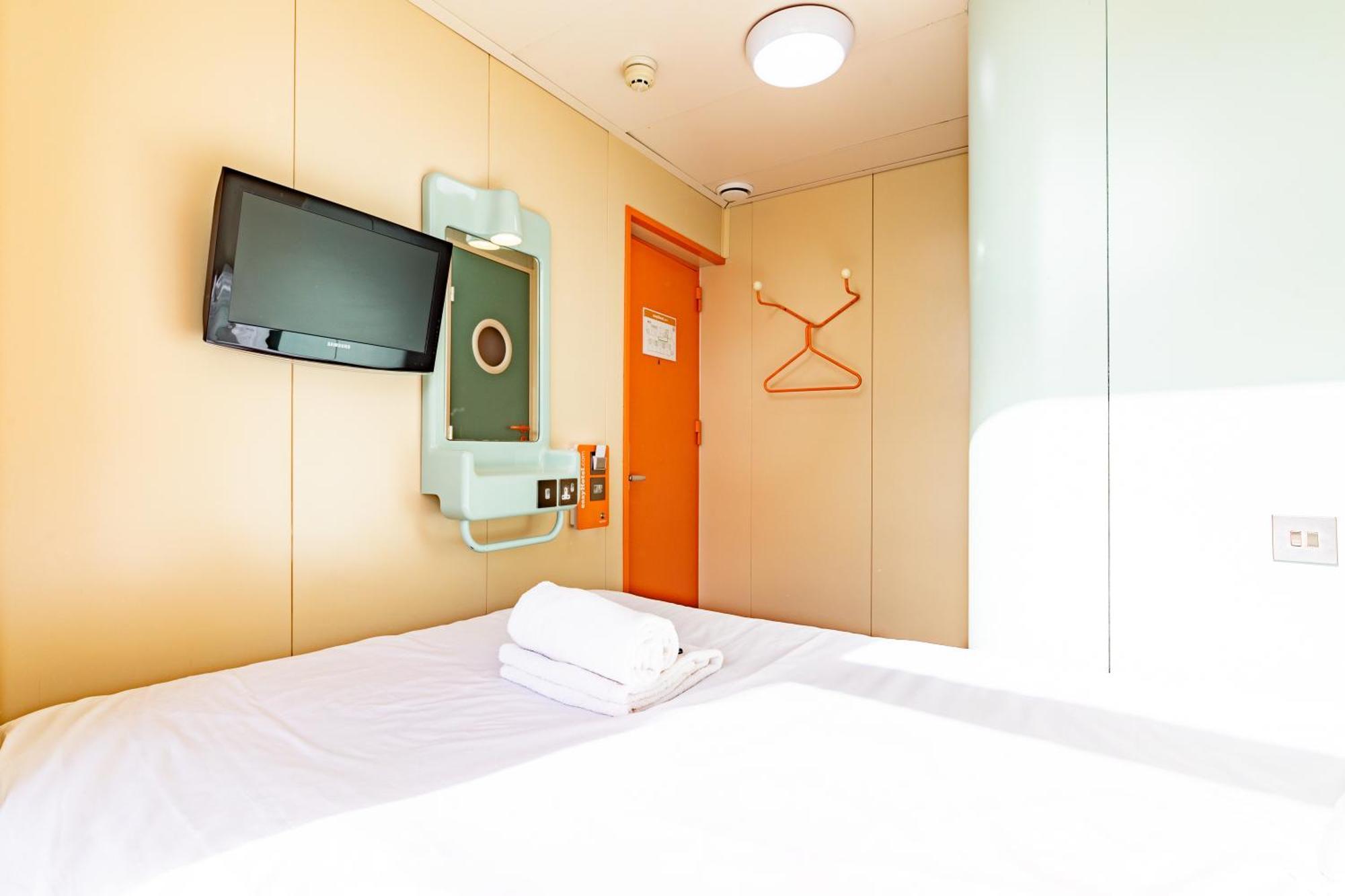 Easyhotel EDI Exteriér fotografie