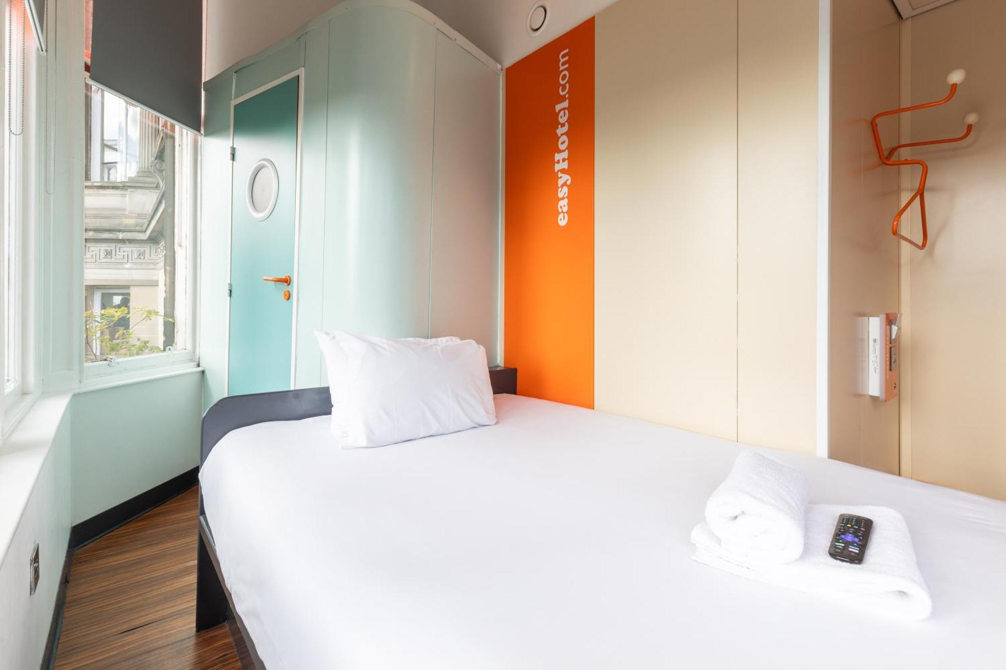 Easyhotel EDI Exteriér fotografie